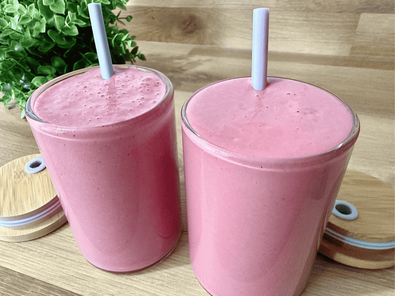 Beet, Strawberry, and Banana Smoothie